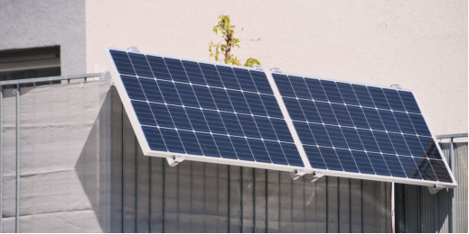 The July 1, 2025 global energy storage industry update highlights major corporate moves, market trends, and policy developments. Key stories include HyperStrong's expansion in Singapore, Tesla's 95% localization milestone in Shanghai, and GIGA Storage's entry into Germany. Notable investments include Eve Energy’s \$1.2B battery project in Malaysia and Narada Power’s 1.4GWh order in India. The U.S. market saw a 2GW boost in Q1, while China and Germany advanced integrated energy policies and new solar standards. Emerging technologies in PV-storage systems and energy control cabinets also signal industry innovation.