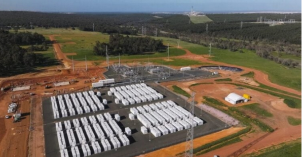 This global energy storage industry update (August 19, 2025) highlights major corporate developments, including Saudi Arabia’s 1GW/4GWh HiTHIUM project, Sungrow’s expansion in Italy, and T1 Energy’s U.S. solar supply chain partnership with Corning. Industry trends cover Qair’s first UK storage project, Western Australia’s 2,400MWh deployment plan, and new SOE-backed ventures in China. Policy insights include Germany’s draft EnWG amendment on balcony PV & storage and Chongqing’s lithium-ion storage design standards. Technology highlights feature a patented PV inverter protection circuit and a smart power control cabinet for energy storage. This update provides actionable insights into the global energy storage market, regulations, and innovations.