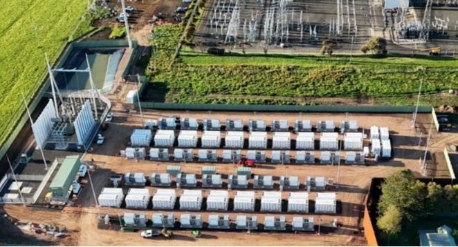 Daily global intelligence on the energy storage industry, featuring battery gigafactories, C&I hybrid inverters, large-scale BESS deployments, residential storage market expansion, power pricing reforms, and advanced inverter technologies across the UK, China, Australia, the U.S., Vietnam, and Europe.