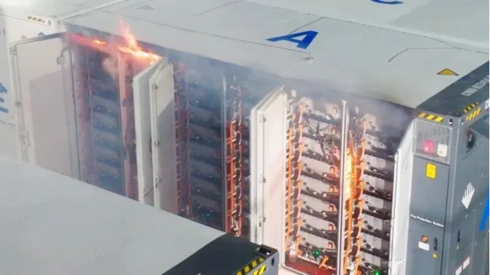 Stay informed with the latest global energy storage updates. Highlights include China’s first fire safety certificate for storage cabinets, Europe’s new micro-inverter product launches, Poland’s first BESS agreements, Australia’s vanadium battery supply chain, Argentina’s 667MW tender, and the U.S. NFPA 855 fire safety standard update.