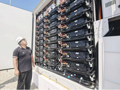 Stay informed with the latest global energy storage updates. Highlights include China’s first fire safety certificate for storage cabinets, Europe’s new micro-inverter product launches, Poland’s first BESS agreements, Australia’s vanadium battery supply chain, Argentina’s 667MW tender, and the U.S. NFPA 855 fire safety standard update.