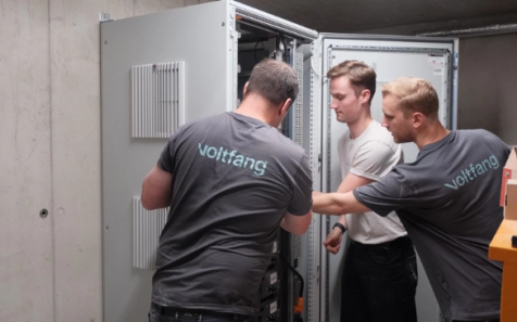 Stay informed with the latest global energy storage industry news for September 25, 2025. Updates include major corporate investments in China, new product launches from SolarEdge, a €250M German storage project, Japan’s subsidy program for perovskite solar cells, Latin America’s record-breaking deployment, and new policies from Colombia and China shaping the sector’s future.