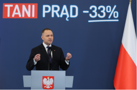 Daily update on global energy storage developments: Tesla’s charging explosion investigation in Canada, Xcel’s Midwest battery storage project, Haier’s award-winning home energy system, new sodium battery base in China, and major policy changes in Ukraine and Poland.