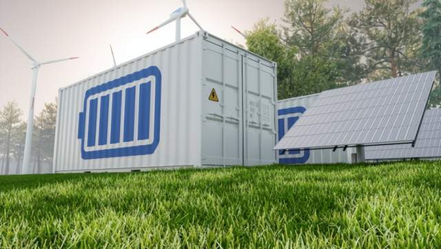 本文汇总了储能行业在2月12日的海内外动态，涵盖企业资讯、行业进展及政策导向。澳大利亚方面，Sungrow联合新南威尔士大学与杜博地区委员会推出混合电池储能方案，技术亮点包括两套储能系统和光伏集成优化功能；同时，维多利亚州通过发展促进计划批准两个总装机700兆瓦的电池储能项目。中国企业在储能领域表现突出，亿纬锂能成功并网全球首个628Ah锂电储能电站，并锁定10GWh订单；采日能源加速布局海外市场，其星链系列储能系统在欧洲和亚太地区频获订单。德国Varta推出搭载AI技术的家用储能系统，可智能调整充电计划。美国FlexGen与Alliant合作，在中西部推出两个新型电池储能项目，提升电网可靠性。政策方面，罗马尼亚将资金从太阳能转向电池存储，以解决能源供需失衡问题；广西则出台政策支持源网荷储一体化项目转为绿电直连项目。供应链数据显示，全球储能电芯出货量预计将在未来实现显著增长，比亚迪也透露硫化物固态电池有望实现小批量生产。