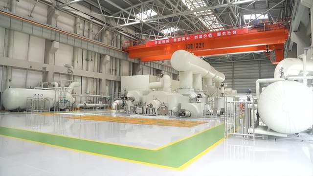 本文总结了电力设备行业的一些重要情报：包括新建风电项目、汽轮机组顺利发运、清洁能源装备制造公司的战略合作、火焰锅炉满发稳供等。另外还涉及到金风科技助力土耳其首个“风+储”一体化项目、南方电网的高额投资计划、四川省钒储能等重点领域的发展等。上海市发布了碳市场改革方案，支持绿色燃料应用。同时介绍了一些前沿技术，如火电厂熔盐储能系统和汽轮机组旁路系统控制系统。