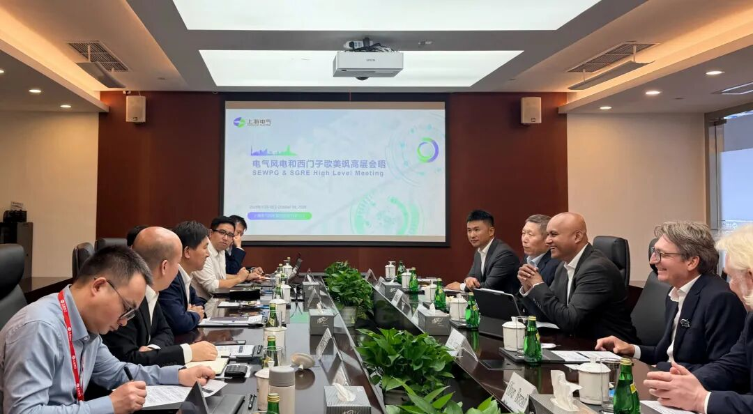 10月23日电力设备行业情报显示,国家能源局明确煤电与新能源融合的五类场景及中央资金支持机制,推动煤电向新能源消纳载体转型,催生深度调峰改造、储能配套等需求。同时,东方电气在埃塞俄比亚科伊沙水电站创中国自主品牌出口非洲单机容量纪录,总装机1800MW,标志主机制造关键突破。此外,电气风电与西门子歌美飒签署谅解备忘录探索国际协同,喀什华电热电联产项目成功并网,广东清远长湖电厂启动存量机组技改。行业正从增量建设转向存量优化与融合升级并重,政策驱动下的转型、出海及技改构成三大主线,为具备综合改造能力的设备厂商带来新增订单机会。
