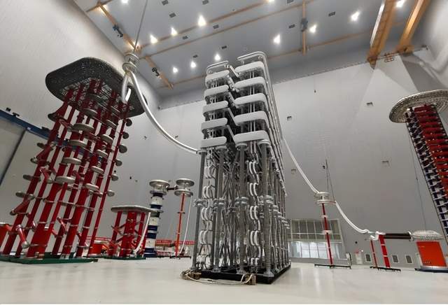 12月19日电力设备行业情报汇总：中国电气装备成功研制世界首台8吉瓦超大容量特高压柔性直流换流阀；东方锅炉承建的国内最大单体新能源清洁供热项目取得里程碑节点；大唐首个绿电直连项目获批；工信部推荐陕鼓两项技术入选国家节能降碳技术装备目录；9项清洁低碳氢技术入选国家工业和信息化领域节能降碳技术装备推荐目录；国家发改委、国家能源局发布建立全国统一电力市场评价制度通知；上海发布2026年电力直接交易实施方案；锅炉汽水系统余热利用装置与火电机组汽轮机保温装置等前沿技术发布。