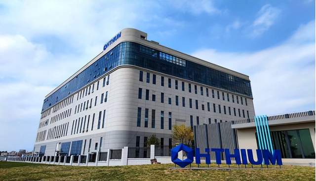 10月28日,储能行业海内外情报汇总。中国逆变器出口数据稳定增长,海内外市场表现分化。海辰储能向港交所递表申请上市,合作欧洲光伏储能解决方案供应商。GoodWe发布ESA系列家居存储解决方案,全能太阳能与电池产品。中建德成与丹麦企业签署储能项目协议,助力中欧新能源合作。科陆电子海外储能订单成关键因素,前三季度净利同比增251%。意大利政府延长光伏+储能抵税政策至2026年。湖南省储能电站面临收益困境,引入“二选一”新政。新型逆变器装置提高维护效率,光伏逆变器控制参数辨识方法准确性高。