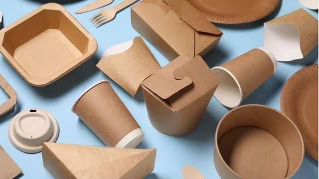 印刷包装行业12月24日的重要动态包括TOPPAN Holdings Inc.收购旭化成专利脆性覆盖材料技术，进军全球推开式泡罩市场；Smurfit Westrock在索诺拉州投资6500万美元建厂，预计2027年初投产；奥瑞金、昇兴股份、嘉美包装进行结构性变革，引发关注；ProAmpac扩建爱尔兰工厂生产食品板，Lecta推出冷冻食品可回收柔性包装解决方案；印刷复制业营收达13048.2亿元；最新技术包括专利瓦楞纸包装盒与缓冲包装盒。情报强企提供定制化情报服务，帮助企业自动抓取行业动态，助力企业决策。