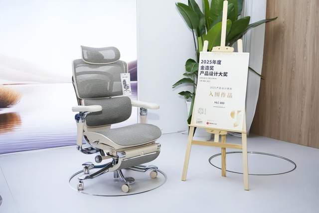 9月15日，人体工学椅行业海内外情报汇总显示，夏草木发布Fit2专业人体工学椅，聚焦舒适坐感系统升级，打破高端护椎科技与大众需求壁垒。乐歌股份二季度收入同比增长23%，盈利能力改善，海外仓业务保持高增长，欧洲市场表现优秀。恒林家居HLC-800荣获金造奖年度产品设计大奖，首创“动态护脊生态”。新加坡Lulu Furniture推出全新办公椅系列，三R株式会社推出“AGRelux极”沙发感电竞椅。国产新锐品牌AutoFull傲风连续6年销量第一，成功占领全球市场。永艺家具和高致家具科技分别公开新型座椅靠背支撑结构和带弹性钢丝吸能功能的办公椅靠背，提升座椅舒适性和美观性。