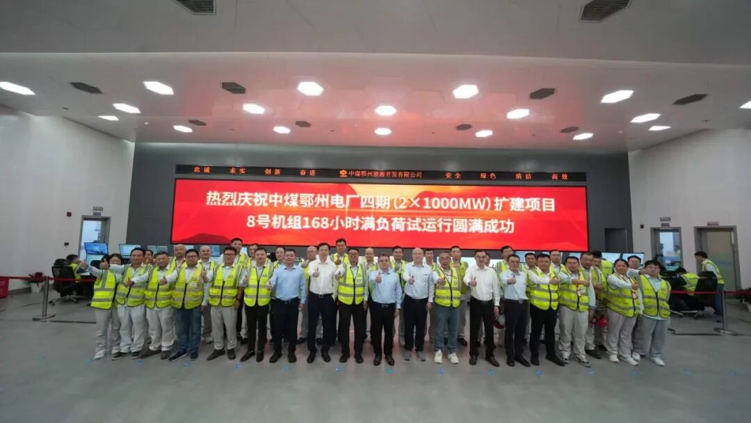 8月28日电力设备行业呈现三大结构性转变。高端装备方面，广东获批300MW国产F级重型燃机示范电站，实现关键部件100%国产化；西藏安多光热项目攻克超高海拔集热难题。系统灵活性提升，鄂州电厂四期机组投运，具备深度调峰能力；佛山携手南方电网共建数字电网产业高地。市场机制深化，南方电网发布路线图，计划打造31个零碳园区及60GW新型储能装机；河北南网出台新规，调频补偿费用由发用电侧共同分摊，设定独立储能参与门槛。行业正向高端自主化、数智化融合与市场化精细化方向演进。