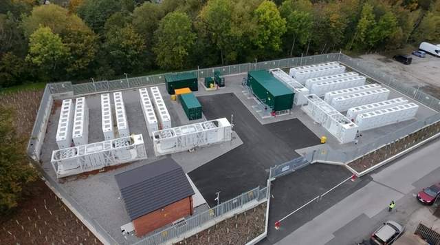 1月15日，天合储能完成亚太项目交付，刷新海外项目规模纪录；埃及与Scatec、Sungrow签署18亿美元清洁能源协议；英国电池储能市场再创纪录，总装机容量达12.9GWh；西澳大利亚州政府支持长时储能系统；Eolian与CyrusOne合作建设德州数据中心；中湘资本与华工能源签署山西独立储能项目协议；伊利诺伊州签署清洁能源法案推动投资；多米尼加共和国明确储能系统技术要求；浦项科技大学研发钠离子电池寿命延长技术；中国科学院团队突破钠电池正极材料关键技术。