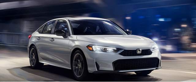 3月16日,汽车行业情报显示,本田汽车因取消北美三款电动车型并重新评估电动车战略,预计将面临上市以来首次年度净亏损,金额达4200亿至6900亿日元。与此同时,乘联分会数据显示,2月新能源车零售渗透率为44.9%,同比下降4%,零售量同比下滑32%。小鹏汽车推出P7“星云白”车色,采用经典珠光漆和三涂装工艺,定于3月18日发布。领克品牌则新增两款车型,其中领克07 EM-P新套装售价17.58万,搭载插电混动系统,综合续航达1450km。政策方面,政府工作报告强调汽车产业高质量发展,支持新能源车与自动驾驶商业化。比亚迪加入国际汽车工作组,参与全球标准制定。此外,蔚来投资98亿元落地光谷电池新基建项目,推动电池资产管理技术产业化。动力电池领域数据显示,2月国内装车量为26.3GWh,同比下降24.6%,磷酸铁锂电池占比达78.3%。