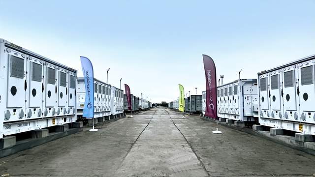 1月20日，储能行业海内外动态汇总。比亚迪东欧投入500MWh规模最大的储能项目运营，德国Terralayr获得1.92亿欧元融资，海博思创在西安成立新能源科技公司，印度接收576MW储能变流器，埃及与中国康耐斯合作建设储能电池工厂，中国央企转让多家储能公司。越南开放屋顶太阳能发电并可售出50%多余电力，巴西预测2026年储能规模将达千兆瓦级。企业情报服务商【情报强企】整理。