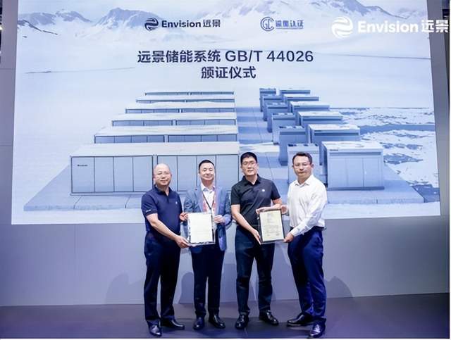 9月2日,国内储能行业方面,远景直流储能舱获得新国标认证证书,标志着其产品安全可靠;GoodWe在巴西推出快速、可扩展且安全的太阳能解决方案,引发业界高度关注;荷兰负能源价格数量创历史新高,与太阳能产量呈相关性增强;澳大利亚钠离子储能技术进军欧洲市场,产品性能优异;美国Mission Solar推出住宅和商业模块,适用于各种恶劣环境条件下;隆基绿能计划入局储能领域。保加利亚再推储能招标,目标新增1.9吉瓦时容量;美国新泽西州立法增加能源储存,降低电费成本。