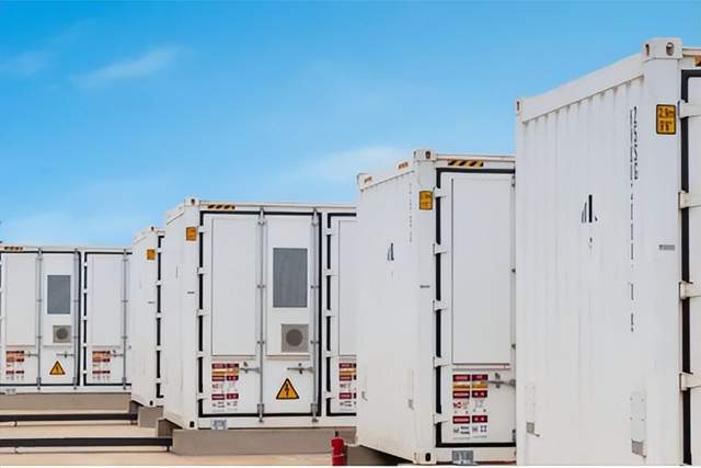 11月25日，我国储能行业海内外情报汇总：宁德时代与宜宾共建“零碳宜宾”战略合作；阳光电源进入捷克市场；荷兰储电业蓬勃发展；Evnex推出澳大利亚首款家用电动汽车充电器；华为计划为LRCAP项目新增20亿瓦签约容量；加州升级储能监管体系；河南启动第十五批源网荷储项目。实用新型装置和系统方面：宁波电池逆变器机箱和逆变器提高安全性；惠州亿能电子低压储能装置及系统解决传统问题。情报强企平台帮助企业自动抓取行业最新动态，助力企业决策。