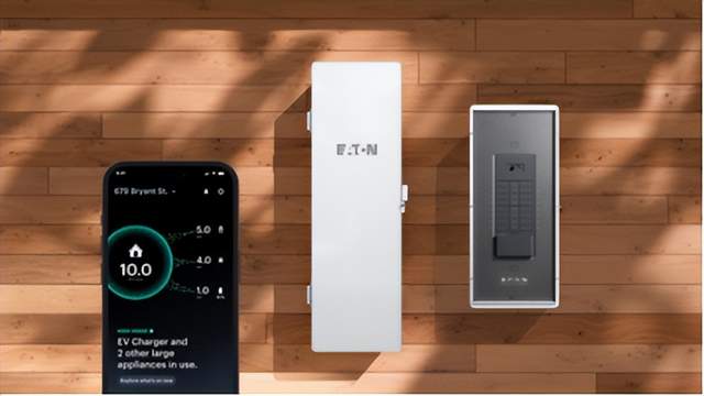 3月12日，储能行业呈现多地区动态。西班牙纳瓦拉将迎来中国企业Hithium Energy Storage投资约4亿欧元的储能电池工厂项目，选址靠近Tudela，助力区域储能产业发展。美国方面，SolarEdge首席财务官宣布离职，同时Eaton与SPAN达成战略合作，推动家庭电力管理革新。罗马尼亚能源公司VLA Energy计划在Arad县建设300MW/1200MWh大型电池储能项目，占地约20000平方米。印度Involtics推出适用于家庭太阳能系统的GTSI系列单相混合逆变器，提供多种功率规格选择。中国华泸集团与大力储能签署协议，聚焦全钒液流电池技术研发与市场应用；天赐材料宣布投资21亿元扩产铁源与磷酸铁产能；新巨能与中创新航达成10GWh电芯采购合作。德国政策调整取消小型光伏设施固定上网电价，推动市场化交易；美国圣贝尼托县则通过电池储能设施建设暂停令以完善规范。