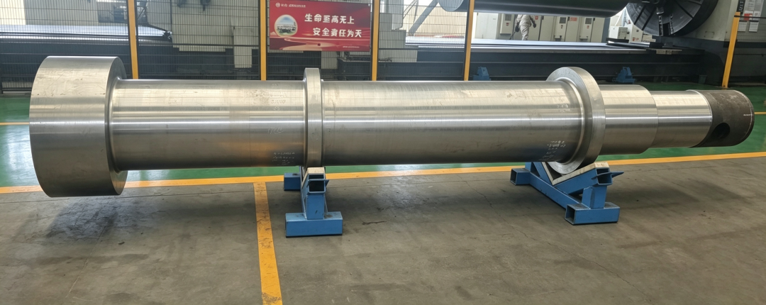 8月21日电力设备行业呈现三大结构性转变。高端装备方面，东方电气F4燃机首次海外发运，哈电阀门助力大唐郓城机组商运填补国内空白，铸锻件实现超超临界核心部件成套化产出。电网与火电领域，国网首套响应驱动稳控装置支撑新能源消纳，大唐临清热电突破热电解耦瓶颈。政策层面，首个构网型国标正式发布规范性能要求，福建出台虚拟电厂管理办法明确市场化规则。行业正迈向核心技术自主化、系统构网标准化与电源运营市场化深度融合阶段，装备出海与构网国标成为关键驱动力。