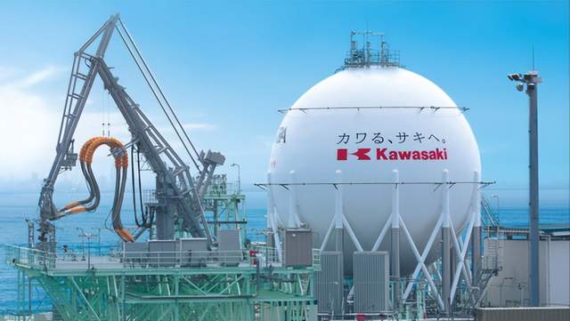 本文汇总了电力设备行业的最新情报,涵盖市场商机、企业资讯、行业动态、政策导向及前沿技术。全州凤凰山风电场项目位于广西桂林,总装机容量100MW,处于环评阶段;龙源电力牵头编制的区块链标准获批发布,推动电力行业碳数据管理标准化;南瑞继保研发的构网型光储同步发电机通过全球首次宽频振荡抑制测试,解决新能源并网难题。嘉泽新能的绿氢醇航油化工联产项目获批复,总投资5.41亿元;陕鼓大型压缩机组在储能项目中一次试车成功,性能优异;川崎重工发布首款商用30%掺氢燃气轮机,降低碳排放。此外,上海市实施气电价格联动调整,青海省提出发电侧容量电价机制,为行业发展提供政策支持。