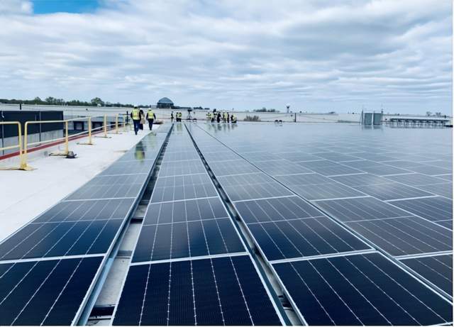 1月29日，储能行业海内外情报汇总。GoodWe逆变器在中国交付量突破15万台，包括50/60kW功率等级逆变器，主要用于商业光伏领域。宁德时代在云南签署战略合作协议，计划建设锂电池绿色智造基地。英国能源公司Econergy获得2100万英镑融资，推动储能电池市场增长。LG能源解决方案公司启动钠离子电池试点生产计划，钠离子电池技术在能源储存市场有重大影响。中创新航投资20.67亿欧元在葡萄牙建储能电池零碳AI超级工厂。意大利颁布RED III法令，加速可再生能源设施建设。新泽西州大规模扩建太阳能及储能设施，以抑制电价上涨趋势。