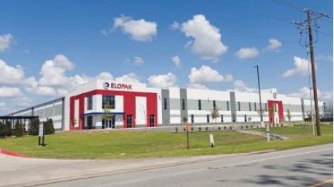 10月31日印刷包装行业海内外情报汇总:Smurfit Westrock公司第三季度净销售额增长,北美业务向好,金富科技前三季度净利润下降但经营活动现金流增长,印刷业规模以上企业营业收入下降利润总额增长,Elopak增设纸箱生产线,美国软包装协会发布经济影响报告,Graph-Tech USA推出新型RFID打印机,本色浆价格上涨,包装盒领域出现新型技术创新。