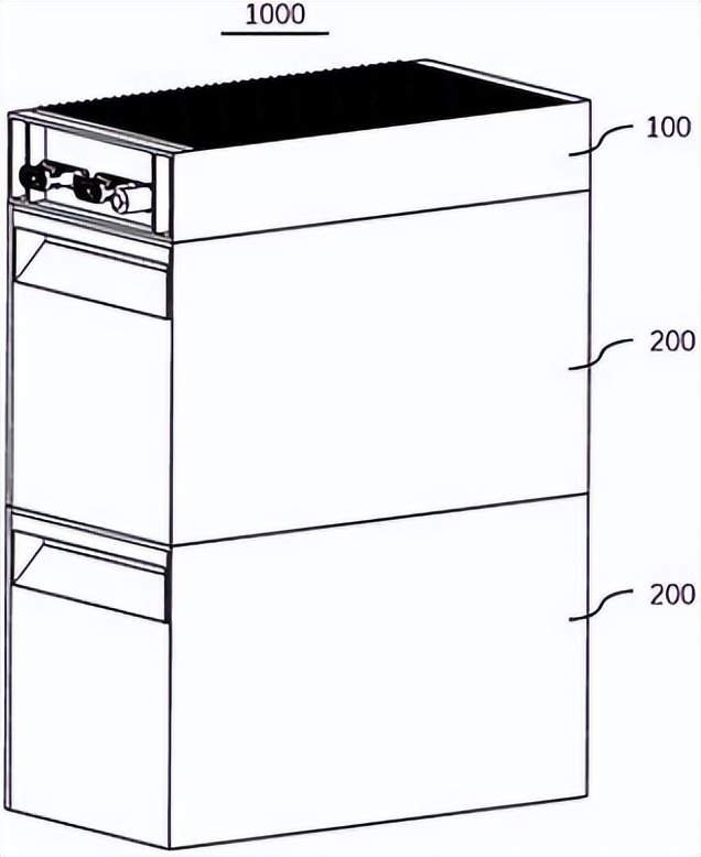 11月18日储能行业发布多项重要动态：荷兰Solis推出首款面向企业市场的EverCore一体化电池系统，具备100至261千瓦时储能容量及混合逆变器配置；中国天合储能子公司与北美、欧洲及拉美客户签订总计2.66GWh储能产品销售合同，北美订单规模达1.08GWh。澳大利亚液流储能科技与JENMI INVESTMENTS达成战略合作，计划开发350MW/1200MWh大型储能项目。加拿大NextStar Energy调整产线，新增磷酸铁锂电池产能重点投向固定式储能。华为数字能源在欧洲发布多款新型太阳能转换器及电池解决方案，助力企业能源转型。德国议会更新法规，简化非城市地区大规模储能项目审批，有望推动储能设施建设；欧洲则出台新规，强制超1兆瓦储能系统配置构网能力，提升电网响应与稳定。南京光献与浙江万总电气分别公开实用新型储能装置与轻便型UPS电源，展示技术创新进展。