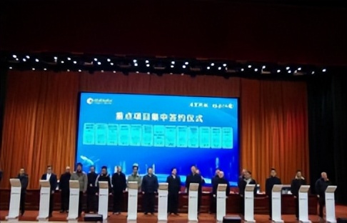 2025年1月负极材料市场整体平稳，价格维持低价。Epsilon集团计划投资153.5亿卢比用于电池材料制造；LG能源解决方案开发新技术，将全固态电池充电速度提高10倍；贝特瑞硅基负极产品进入国际市场；总投资50亿元的固态电池项目落地安徽。同时，多家企业拓展锂电池负极材料市场，并公开了新型正极材料和负极材料的制备方法。