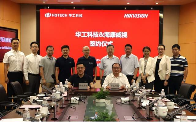 6月30日LED显示屏行业海内外情报汇总显示,海康威视与华工科技签署合作协议,共同推动制造业智能化转型。在境外,密歇根州立大学选择SNA display更新体育场的视频显示技术。此外,DNAV推出LED视频墙系列,Alfalite推出Skypix天花板安装LED面板用于虚拟制作。海尔与辰显光电签署战略合作协议,入局Micro LED赛道。国家电影局发布LED影厅发展规范通知,推动LED电影屏技术高质量发展。在前沿技术方面,惠鑫电器公开了一种便于拼接的LED显示屏,武汉高斯美创新产业公开了一种三面LED广告屏。这些合作与技术推动LED显示行业发展,为行业未来带来新的商机和创新。