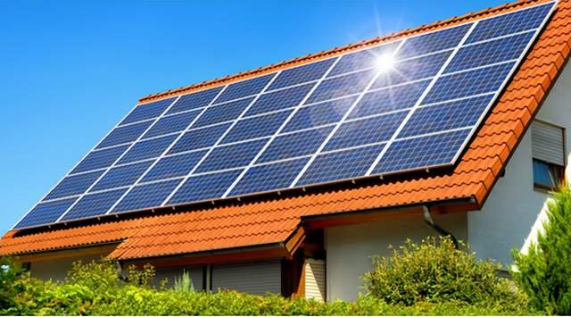 储能行业12月25日国内外情报汇总：1. 索力斯储能推出全新网站，重点展示EverCore C＆I能源储存系统，解决电网挑战和未来能源需求；2. 西班牙20兆瓦时电池储能系统采用PowerTitan 2.0技术，提供四小时自主运行时间；3. 英国改革并网流程，储能项目或被移出并网队列；4. 谷歌完成收购Intersect Power，扩大数据中心清洁能源供应；5. 隆基绿能加速储能布局，在山西成立3家储能相关子公司；6. 柏林光伏补贴新政SolarPLUS计划重点支持高价值屋顶项目；7. 中国研发出588Ah大容量钠电芯，展现钠电储能潜力。