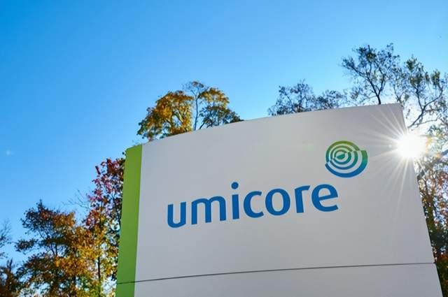 In recent industry trends, global production of lithium iron phosphate (LFP) batteries is expected to exceed 1100 GWh by 2025, accounting for 63% of the global market share, while China's market share may rise to 74%. The sales of New Energy Vehicles (NEVs) are expected to reach 21 million units, with a penetration rate of 54%. Due to cost-effectiveness and safety, LFP batteries are gradually replacing ternary materials in power applications, and it is expected that by 2028, LFP will occupy 63% of the power battery market.