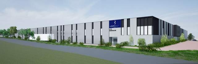 11月24日,国内外运动鞋服行业情报汇总显示,我国运动鞋进出口数据同比下降28.21%,安踏集团成立体育用品质量标准创新联盟,adidas在绿色供应链指数领跑。耐克推出P-6000运动鞋受青少年青睐,体育品牌转向文化叙事新赛道,Ardoix在葡萄牙建设第二家运动鞋制造工厂。另有两则涉及防侧倾鞋底与减震垫的实用新型专利公开。