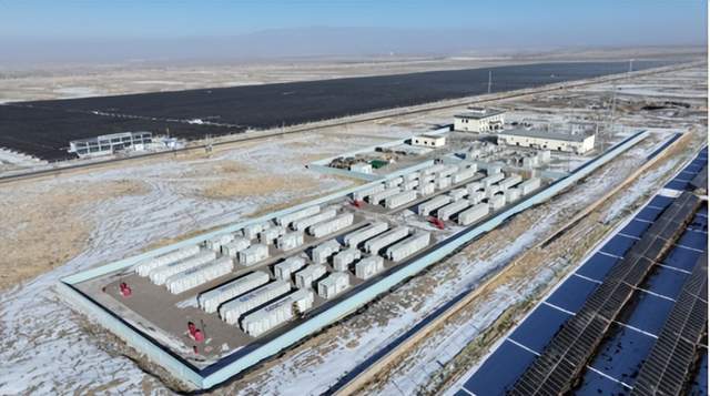 储能行业近期动态：泉州市与宁德时代签署合作协议，共同发展新能源产业；亿纬锂能在印尼建全产业链项目，同时在武汉设立研发分公司；保加利亚电池储能系统市场将进一步增长；三星SDI因美国储能系统需求亏损收窄；Tigo Energy GO电池在北美上市；科陆电子预计2025年营收达60-65亿元，储能业务成核心引擎；中国科研人员团队取得全固态锂电池负极材料重大突破；印度可再生能源寻求政策明确性，将纳入储能激励措施；114号文引导新型储能朝顶峰导向演进。情报强企为企业提供定制化企业情报智能服务平台，助力企业自动抓取最新动态，支持多账号使用实现多部门情报共享。