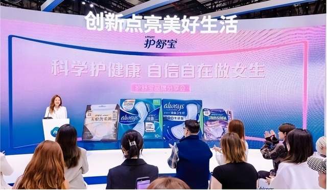 11月12日卫生用品行业情报汇总，金佰利荣获尼尔森IQ BASES突破性创新大奖，推出好奇奢柔触感纸尿裤/成长裤备受消费者欢迎。国货品牌MooMooBaby通过如厕训练裤在亚马逊上大获成功。工信部公布《2025年老年用品产品推广目录》，6家企业入选涵盖成人纸尿裤、护理垫、湿巾等产品。芬兰Delipap公司引入超声波纸尿裤生产线，推出Snap Pants系列纸尿裤。遥望科技旗下朵薇卫生巾逆势增长，利用AI重构直播生态。护舒宝在上海进博会宣布成立经期健康探索基地。广东玛喜儿推出低压腰围高吸收婴儿纸尿裤，中山市卫邦推出具有抗氧化功效的红豆杉卫生巾无纺布。