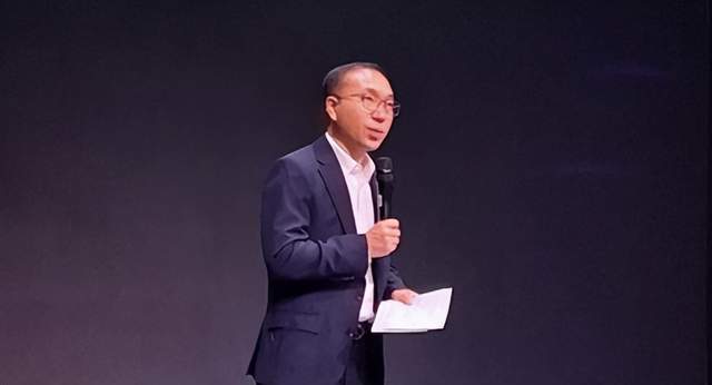 本文总结了7月3日储能行业的海内外情报。重点关注的内容包括中国远景集团与乌兹别克斯坦商讨成立电池储能系统合资企业,海博思创与Repono合作推进1.4GWh电网级储能项目,比利时和英国的光伏发展规划,施耐德电气在印度建立绿色BMS设施,华为在巴西销售太阳能发电系统逆变器,加州为低收入家庭提供住宅太阳能和户储系统资助,湖南发布工商业用户分时电价新政,以及一些前沿技术的介绍。这些信息反映了储能行业在全球范围内的发展趋势、政策动向和前沿技术应用。
