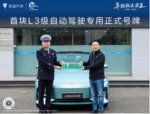 12月22日，吉利汽车在希腊首家展厅正式启幕，展示智能电动车型，推出吉利国际EX5，计划扩大销售网络。中国新能源车安全评价专项C-NESA落地，填补空白，首批车型表现良好。广汽丰田全新雷凌L上市，提供三种动力选择，全系标配智能驾驶辅助系统。一汽丰田全新智混卡罗拉上市，外观升级，动力效率高。长安深蓝汽车获得L3级自动驾驶正式号牌，商业化应用取得进展。Momenta自研芯片BMC 7X实现交付上车，算力超越英伟达Orin-X。维修置换最高补偿19万，小鹏汽车推出事故焕新服务。多地加码汽车产业规划，消费升级与全链布局并进。