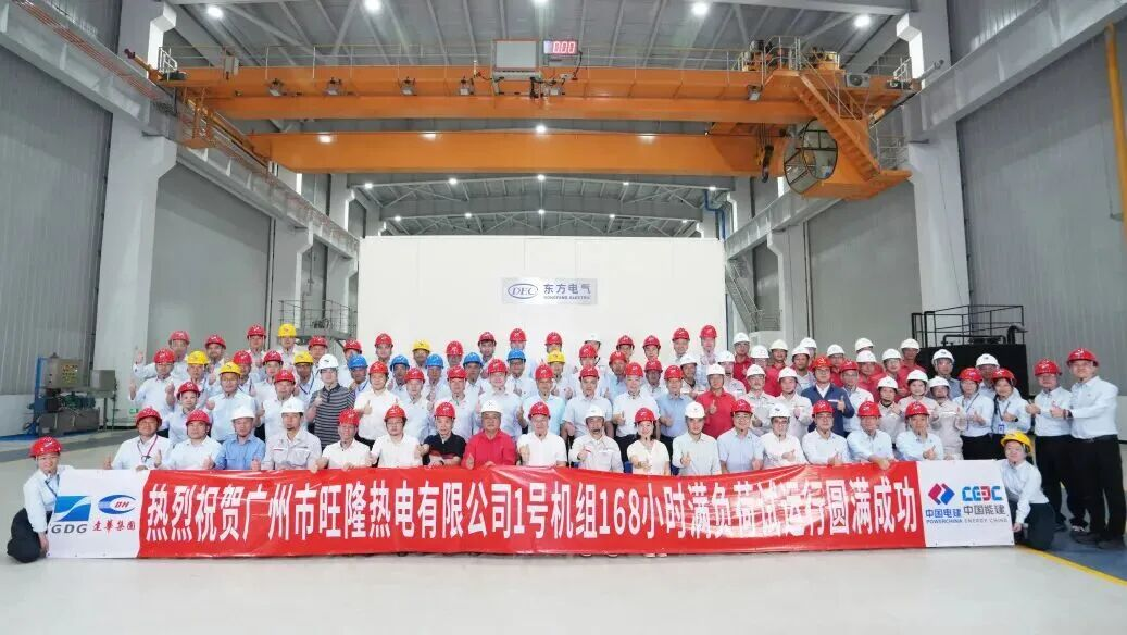 10月16日电力设备行业情报显示,燃机赛道向移动化与出海分化,新型电力系统计量技术迈向国际领先。西门子能源向Dynamis供应119台SGT-400燃机核心机组,支撑美国超1.7GW移动发电部署,首批计划2027年启运。东方电气M701F4重型燃机驱动广州增城旺隆气电1号机组完成试运行并纳入电网。华光环能签署阿尔及利亚特贝萨燃气电站余热锅炉合同,金额4.08亿元,标志中国核心设备成建制出海。国网冀北电力动态电能计量与锂亚电池质量管控成果通过鉴定,整体达到国际领先水平,并牵头立项IEC国际标准。甘肃明确多项750千伏工程规划,山东实施新版“两个细则”,设置风光预测偏差考核过渡期。