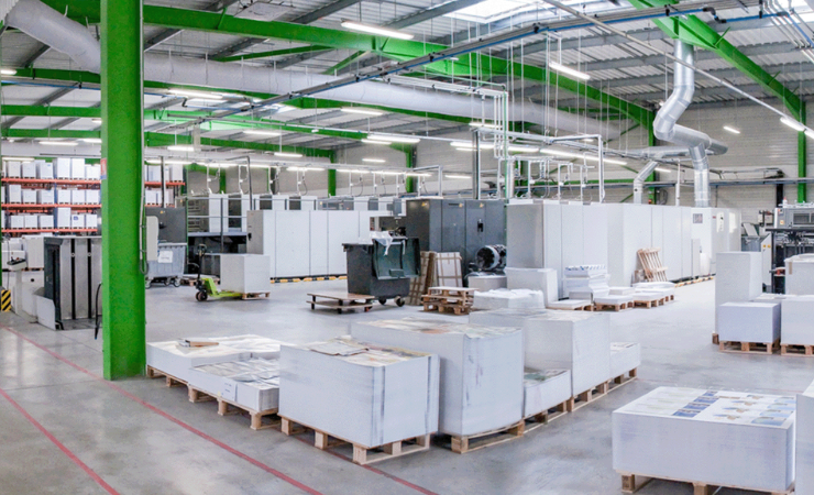 3月25日包装印刷行业情报显示，行业呈现产能优化与转型压力并存的特征。头部企业如国际纸业通过裁员和投资2.25亿美元建设新纸箱工厂（年产能18亿平方英尺），实施