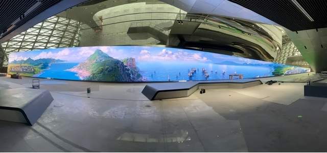 8月11日LED显示屏行业海内外情报汇总显示,温州市状元岙港区铁路支线项目处于可研报告招标阶段,对温州港发展至关重要。利亚德授渔计划在山东济南合作,助力山东成为数字显示产业新高地。艾比森A25系列户外大屏在吉隆坡展示裸眼3D大熊猫互动内容,计划全球推广。INFiLED在芝加哥开设美国体验中心,LED Studio推出CineLED系列面向住宅市场,Leyard Europe推出低功耗DirectLight Slim系列。深圳展示72米LED巨幕影像装置,展现城市发展史诗。此外,深圳市联建光电公司和中盛泰实业股份有限公司分别公开了LED曲面屏模板和具有缓冲保护结构的LED显示屏实用新型。