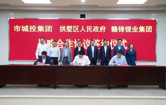 In recent industry trends, global production of lithium iron phosphate (LFP) batteries is expected to exceed 1100 GWh by 2025, accounting for 63% of the global market share, while China's market share may rise to 74%. The sales of New Energy Vehicles (NEVs) are expected to reach 21 million units, with a penetration rate of 54%. Due to cost-effectiveness and safety, LFP batteries are gradually replacing ternary materials in power applications, and it is expected that by 2028, LFP will occupy 63% of the power battery market.