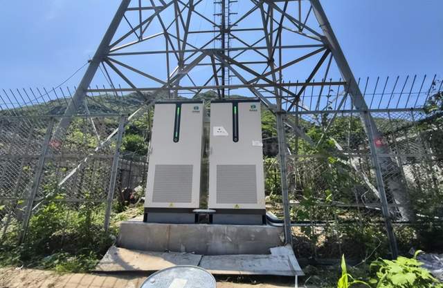 文章内容包括了8月28日储能行业海内外情报的汇总,主要涵盖了阳光电源在巴西推出新一代微型逆变器S2500S-L,固德威推出储能一站式解决方案,在欧洲地区精控能源与以色列Beresheet达成战略合作,埃及电力部长会晤中国能建国际敲定光伏与储能本地化合作路线图,中国地区新源智储“智储·银河”超分子全浸没工商业储能一体机在北京市首次实现规模化应用等内容。此外,政策导向方面亦提及了罗马《能源法令》和澳大利亚将推出可再生能源及储能开发商评级计划。前沿技术部分介绍了中天储能和天津昊宸智能科技的相关产品与系统。整体内容对储能行业的发展趋势和技术创新进行了全面概括。