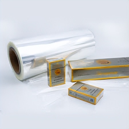 3月18日印刷包装行业情报汇总显示，多家企业取得重要进展。安姆科Winterbourne工厂获得ISO 13485医疗器械质量管理体系认证，标志着其医疗包装领域里程碑式成就；艾利丹尼森成为全球首家规模化集成柔性NFC标签的企业，推出基于Pragmatic技术的嵌体系列；盛大印刷再购6台海德堡速霸CX 92胶印机，加速混合印刷战略。Coveris集团将标签业务出售给金斯伍德资本，新公司年销售额预计达2.7亿欧元。麦肯锡建议纸包装行业采用程序化并购策略，每年完成两笔以上中小型交易。美国对中国塑料包装征收反倾销税，主要针对聚丙烯瓦楞箱。意大利Artes Etichette引入全球首套Gallus Five混合印刷机，实现工业级数字化生产。全球BOPP香烟包装膜市场规模将达2006百万美元，合规与轻量化成新引擎。安姆科和昆山科望分别推出带自动封口彩盒结构和环保内衬包装盒新技术。