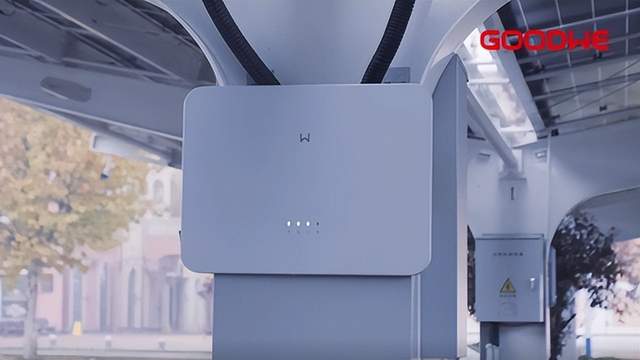 1月29日，储能行业海内外情报汇总。GoodWe逆变器在中国交付量突破15万台，包括50/60kW功率等级逆变器，主要用于商业光伏领域。宁德时代在云南签署战略合作协议，计划建设锂电池绿色智造基地。英国能源公司Econergy获得2100万英镑融资，推动储能电池市场增长。LG能源解决方案公司启动钠离子电池试点生产计划，钠离子电池技术在能源储存市场有重大影响。中创新航投资20.67亿欧元在葡萄牙建储能电池零碳AI超级工厂。意大利颁布RED III法令，加速可再生能源设施建设。新泽西州大规模扩建太阳能及储能设施，以抑制电价上涨趋势。