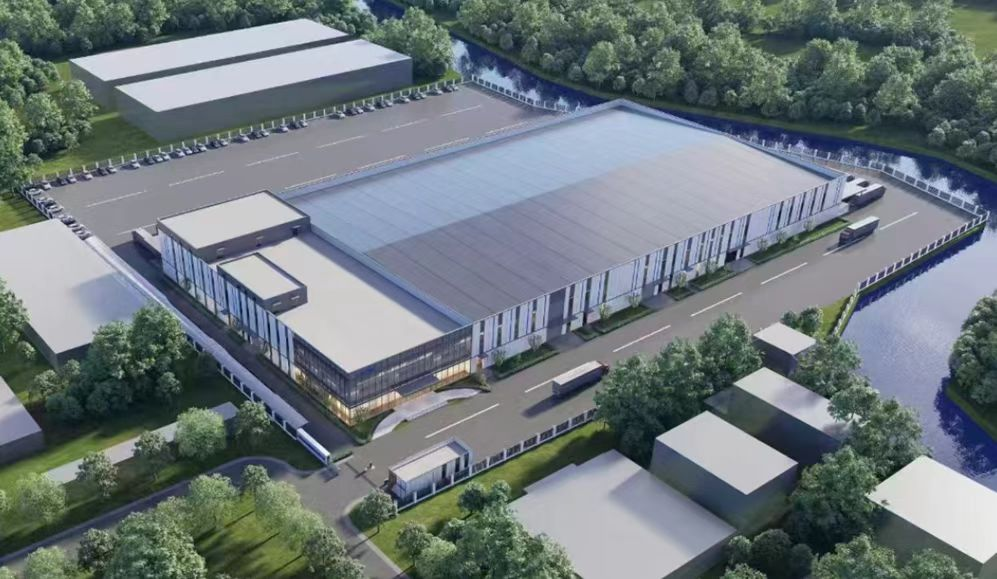 4月20日汽车行业情报显示，行业呈现三大结构性变化：中国汽车产业从产品出口向技术与标准输出跨越，如本田从中国反向进口电动车、比亚迪在德国咨询量暴增；智能座舱从被动响应向主动理解需求升级，广汽集团成立智能座舱产品线推动转型；供应链从本土化向全球协同配置转型，夏瑞科技泰国工厂投产与采埃孚技术出海印证趋势。企业战略层面，广汽组建智能座舱产品线深化组织变革，华为与红旗深化“三智双智”合作，比亚迪第1600万辆新能源车下线巩固规模优势，夏瑞科技泰国制造中心加速全球化。产品创新上，奔驰GLC EV长轴距版北京车展首发，比亚迪元PLUS内饰升级，本田Insight成日本首款反向进口中国电动车，采埃孚助力速豹电动重卡进军欧洲。行业数据方面，德国油价上涨推动比亚迪咨询量增长135%，加拿大电动车成潜在增长点。政策上，浙江以旧换新政策带动消费超230亿元，工信部将加快汽车核心标准研制。趋势显示，中国汽车产业正通过技术出海与标准输出重塑全球格局，智能座舱开启主动服务新时代。