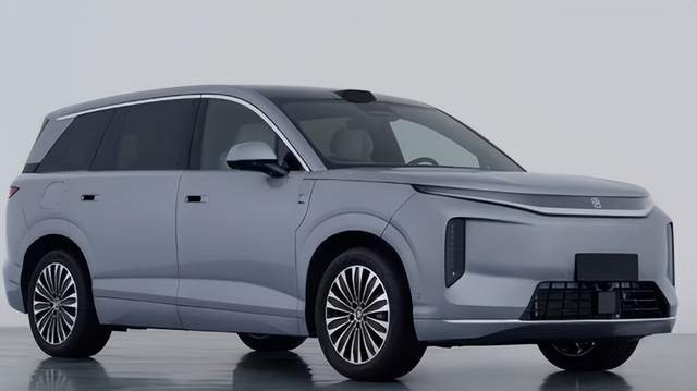 2月9日，长安旗下引力与深蓝汽车进行了管理层换岗调整；美国新车市场两极分化，购车者面临更大压力；英国注册的美式全尺寸皮卡数量增长92%，环保组织呼吁加强监管；加拿大计划与中国合资生产电动汽车；比亚迪大唐纯电SUV车长5302mm，可选双电机版本；长城欧拉5混动版/燃油版完成申报；中央一号文件支持新能源汽车下乡；八部门发布安全指引推进汽车数据跨境流动。