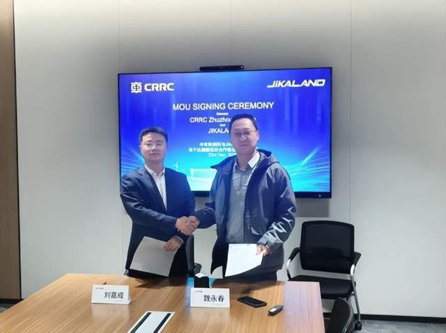 1月6日，固德威荣获EcoVadis金牌认证，在全球可持续发展评级中排名前5%。中车株洲与加卡兰达合作，共同开拓乌干达能源市场。英国太阳能市场有望创下新纪录，印度NLC发布全球招标建设电池储能系统。HNU Energy推出升级版家用电池，中国逆变器出口金额暴涨141%。印度要求电池储能项目必须含20%国产材料，中国发布通信领域储能建设通用标准。
