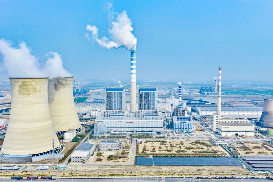 4月3日电力设备行业呈现三大结构性变化：核心装备自主化率显著提升，数字化运维迈入AI时代，新兴业态政策红利释放。哈电集团研制国内首台500吨级塔式锅炉，填补燃煤锅炉行业空白，将应用范围拓展至50兆瓦级小型机组；中国航发