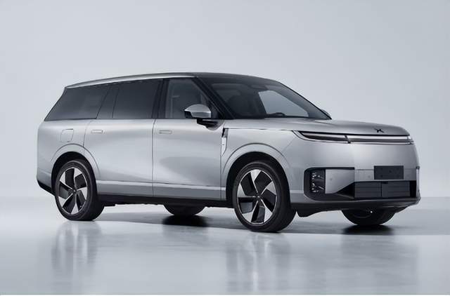 3月23日,汽车行业情报显示,印度因天然气供应受限可能影响汽车生产,工业用气被限制在过往用量的80%。福特在美国市场召回数量居首,涉及超1,300万辆汽车,并可能再创新高。小马智行与如祺出行合作交付超百辆搭载第七代自动驾驶系统的Robotaxi车队,开启运营。岚图泰山X8首发亮相,搭载华为全新智能座舱及L3级辅助驾驶硬件,计划上半年上市。捷途X70和山海L7超越版正式上市,限时售价6.99万元起。中国汽研南方试验场投用,成为国内首个“路空一体”国家级测试基地。小鹏GX将全球首发量产博世新一代线控转向系统,适配L4级自动驾驶。采埃孚财报显示利润率达4.5%,销售额达388亿欧元,表现超出预期。