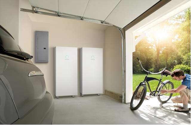 本文汇总了储能行业在3月3日的海内外重要情报。宁德市与宁德时代签署“零碳·科技”海湾城市战略合作协议,聚焦电池研发与生产能力提升;埃及总统塞西会见Scatec和远景能源代表,探讨扩大可再生能源投资;西班牙TERA电池公司强化储能战略,展示集成解决方案;印尼落地首座液冷超级充电站,由华为提供技术支持;加拿大建成该国最大在役电池储能系统,储能容量达1,200兆瓦时;远东股份储能系统订单金额约3.08亿元,展现市场潜力。此外,澳大利亚加强电池安装检查,菲律宾要求大型可再生能源项目必须配备储能系统。供应链方面,西安交大突破高温储能技术瓶颈,美国麻省理工提出智能化电池管理框架,推动行业发展。