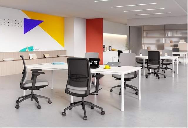 11月5日,办公家具行业海内外情报汇总:市场商机拟建联创智能办公产业总部基地项目,深圳工学椅持续火爆海外市场,Stellar家具集团将在印度Orgatec展会发布新款办公椅,伊藤喜推出全新黑色配色家居办公椅系列,沛之源家具倒闭,圣奥科技入选中国办公家具十大品牌,迪拜科技制造公司办公室家具设计结合功能与艺术,前沿技术包括桌面可翻转的升降桌和带有背座同步联动装置的办公椅。