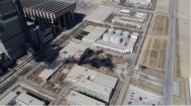 电力设备行业情报汇总，包括风电项目建设、海水直接电解制氢新突破、火电机组调速全闭环验证、风电项目中标情况、纯氢燃气轮机投运等重要内容。国家政策导向方面，推动风光制氢项目获得额外收益，甘肃提出建设超大型风光电基地。此外，还涉及生物质电厂排放装置、汽轮机连接装置的实用新型技术。情报强企为企业提供定制化的线上情报服务，帮助企业抓取最新行业动态，实现情报共享，助力企业决策。